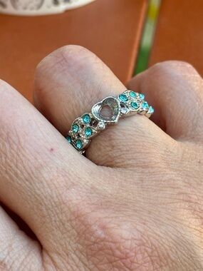 Silver stamped 925! Untested! Ring with Teal Crystal Accents gorgeous